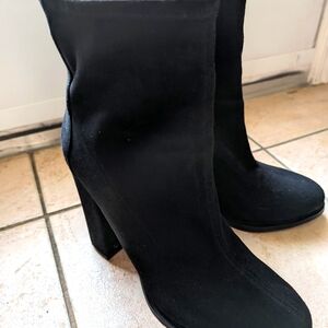 Guess 9.5M ankle booties